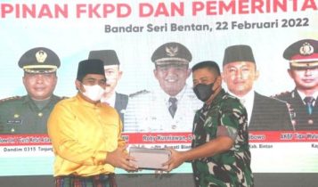 Plt.Bupati Bintan Ucapkan Terimaksih dan Selamat Bertugas Ke Mantan Dandim 0315 Bintan Plt.Bupati Bintan Ucapkan Terimaksih dan Selamat Bertugas Ke Mantan Dandim 0315 Bintan