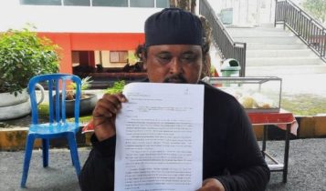 Samsuri warga RT01 RW 06 Kelurahan Kampung Bugis Kecamatan Tanjungpinang Timur mengadu ke Polisi atas dugaan Korupsi Proyek Kotaku di Senggarang Samsuri warga RT01 RW 06 Kelurahan Kampung Bugis Kecamatan Tanjungpinang Timur mengadu ke Polisi atas dugaan Korupsi Proyek Kotaku di Senggarang