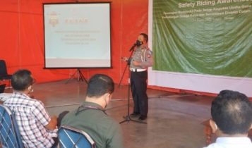 Anggota Satlantas Polres Bintan saat memberi edukasi keselamatan Berkendara pada Pengusaha Rental Dirver karyawan dan kontraktor di Lagoi.