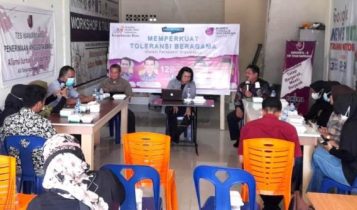 Diskusi Publik Memperkuat Toleransi Beragama Oleh AJI dan AMSI Kepri di Sekretariat AJI Kota Tanjungpinang Diskusi Publik Memperkuat Toleransi Beragama Oleh AJI dan AMSI Kepri di Sekretariat AJI Kota Tanjungpinang