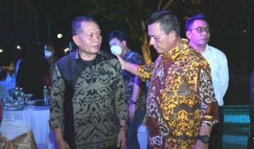 Gubernur Ansar Ahmad berdialog dengan Kepala dinas Pariwisata Kepri Buralimar mengenai kondisi Pariwisata di Kepri