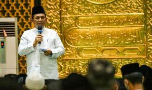 Gubernur Ansar dalam peringatan Isra Miraj di Masjid Nurul Iman Kijang Kota.