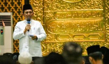 Gubernur Ansar dalam peringatan Isra Miraj di Masjid Nurul Iman Kijang Kota.