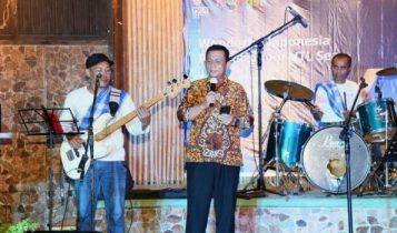 Hadiri acara VTL Sea Nongsa Sensation Batam Indonesia Farewell Dinner di Batam View Beach Resort Ansar Sumbangkan Lagu Hadiri acara VTL Sea Nongsa Sensation Batam Indonesia Farewell Dinner di Batam View Beach Resort Ansar Sumbangkan Lagu