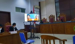 Jaksa Penuntut Umum Roy Huffington Harahap saat membacakan Dakwaan terhadap dua terdakwa dugaan korupsi Dana Hibah Forum Pembauran Kebangsaan FPK Kabupaten Kepulauan Anambas scaled