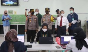 Kapolda Kepri dan Ketua DPRD Kepri Tinjau Vaksinasi Pekerja di BIE Lobam