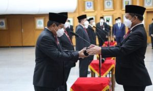 Menteri Dalam Negeri Muhammad Tito Karnavian melantik Dr.Suhajar Diantor sebagai Sekretaris Jenderal Kementerian Dalam Negeri
