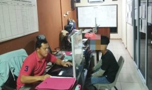 Pelaku penganiayaan Dp saat diperiksa penyidik Polres Tanjungpinang Pelaku penganiayaan Dp saat diperiksa penyidik Polres Tanjungpinang