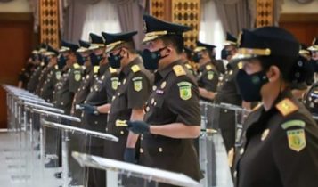 Pelantikan Kepala Kejaksaan dan Wakil Kepala Kejaksaan Kepri bersama pejabat lainya di Kejaksaan Agung RI