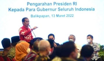 Presiden Jokowi memberikan sejumlah arahan kepada para gubernur se Indonesia di Hotel Novotel Balikpapan Kaltim Minggu 13 03 2022. Foto BPMI Setpres Muchlis Jr