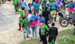 Ratusan Pemotor Turun Menjajal Medan Pacu Trail Adventure Daik Lingga scaled