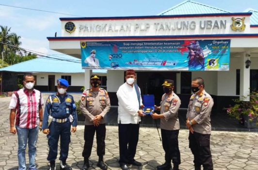 Sinergi Pengawasan Pores Bintan dan KPLP Tanjung Uban Lakukan Silaturahmi Sinergi Pengawasan Pores Bintan dan KPLP Tanjung Uban Lakukan Silaturahmi