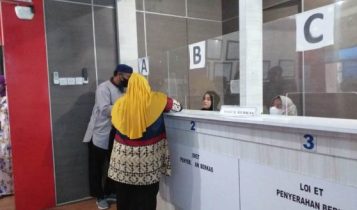 Warga Tanjungpinang saat mengajukan Permohonan Pengurusan E KTP di Loket Pelayanan Disdukcapil Kota Tanjungpinang