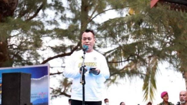 Bupati Lingga M.Nizar saat memberi amanah pada pembukaan Festival Batu Berdaun di Kabupaten Lingga