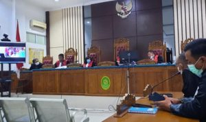 Hakim PN Tanjungpinang Menjatuhkan Vonis 4 Tahun penjara terhadap terdakwa M.Saleh Umar, atas Korupsi Pengaturan kuota Rokok BP.Kawasan, di PN Tanjungpinang