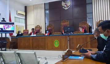 Hakim PN Tanjungpinang Menjatuhkan Vonis 4 Tahun penjara terhadap terdakwa M.Saleh Umar, atas Korupsi Pengaturan kuota Rokok BP.Kawasan, di PN Tanjungpinang