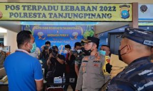 Kapolres Tanjungpinang Heribertus saat melakukan Peninjauan Posko Pengamanan Lebara bersama FKPD di Tanjungpinang