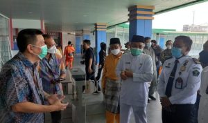 Stakeholder meninjau kesiapan Pelabuhan SBP Tanjungpinang menerima PPLN. (Foto : Ismail/presmedia.id)