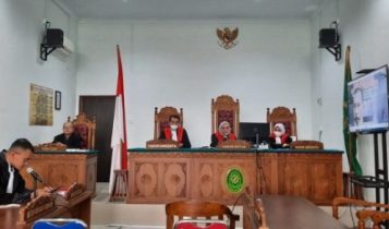 Terdakwa Jackson saat mendengar vonis Majelis Hakim PN Tanjungpinang secara virtual. Terdakwa Jackson saat mendengar vonis Majelis Hakim PN Tanjungpinang secara virtual.