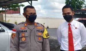 Kapolres Bintan AKBP.Tidar didampingi Kasat Reskrim Polres Bintan Iptu Darma Ardiyaniki