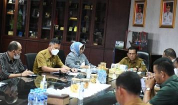 Rapat bersama Gubernur Kepri Walikota Tanjungpinang dan Kepala dinas PUPR kota Tanjungpinang Zulhidayat bersama Kepala BPPW Kepri Fasri Bachmid mengusulkan Revitalisai Pasar Baru Tanjungpinang