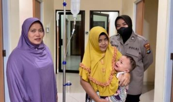 Bakti Kesehatan Jelang Hari Bhayangkara Poles Bintan Fasilitasi Operasi Bibir Sumbing Balita Desa Numbing Arkanza Elhasiq Bakti Kesehatan Jelang Hari Bhayangkara, Polres Bintan Fasilitasi Operasi Bibir Sumbing Balita Desa Numbing Arkanza Elhasiq (Foto:Hasura)