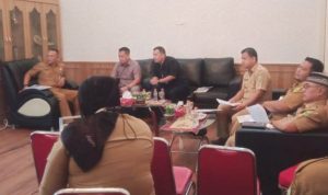 Bupati Lingga M.Nizar dan Dirut BUMD Lingga Syahrial, bersama jajaran pejabat lainya, mengeglar Rapat RUPS-BUMD Lingga, Syahrial sebut PT.PSM Alami Peningkata