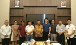 Gubernur Kepri Ansar Ahmad bersama jajaran saat melakukan pertemuan dengan Operator Kapal Ferri Batam-Singpaura di Batam (Foto: Humas Kepri)