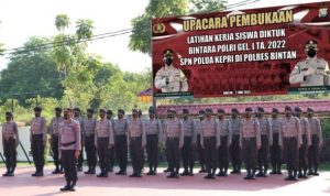 Sebanyak 25 siswa SPN Polda Kepri yang melaksanakan Latja mengikuti Upacara yang dipimpin langsung Kapolres Bintan AKBP Tidar Wulung Dahon di Mako Polres Bintan Bandra Seri Bentan, Bintan Buyu
