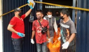 Tim Identifikasi Satreskrim Polresta Tanjungpinang bersama dengan anggota Polsek Tanjungpinang Timur melakukan evakuasi jasad almarhum Sunarto
