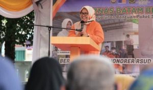 Wagub Marlin saat menghadiri Baznas Berbagi bersama Tenaga Honorer RSUD Embung Fatimah di Gedung Management RSUD Embung Fatimah, Kota Batam, Kamis (9-6-2022).