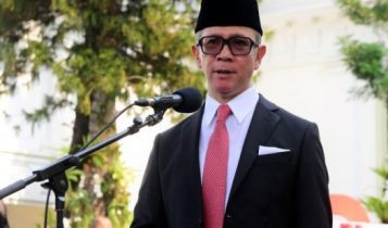 Ketua Dewan Komisioner OJK Mahendra Siregar