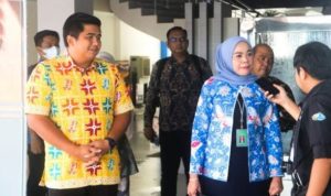Ketua PN Tanjungpinang Riska Widiana menemui Bupati Bintan di kantor Bupati Bandar Seri Bentan, Desa Bintan Buyu, Kamis (21-7-2022).(Foto:Hasura)