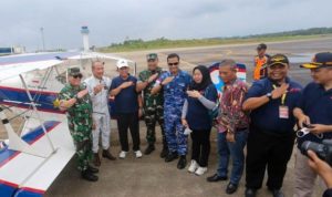 Pembuka Even Flying Adventures Kepri yang digelar Flybest Aviation di Plaza Bandara RHF Tanjungpinang, Gubernur Kepri H.Ansar Ahmad dan Kepala Basarnas Marsekal Madya TNI Henri Alfiandi Ketua AGAImembuka Even Flying Adventures Kepri yang di gelar Flybest Aviation di Plaza Bandara Raja Haji Fisabilillah Tanjungpinang, Sabtu (23/7/2022).