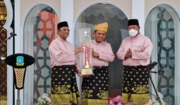 Gubernur provinsi Kepulauan Riau H.Ansar Ahmad membuka secara langsung Musabaqoh Tilawatil Qur'an (MTQ) ke-IX Provinsi Kepulauan Riau di wilayah perbatasan NKRI, Masjid Agung Baitul Ma'mur Tarempa kabupaten Kepulauan Anambas, Kamis (14/7/2022).