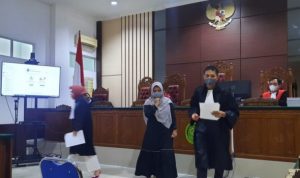 Terdakwa Dhiya Widjiasih didakwa korupsi bersama-sama dengan mantan direktur Perseroan PT.TMB saksi Asep Nana Suryana dan saksi Zondervan (Foto:Roland)