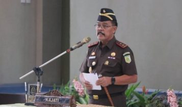 Kepala Kejaksaan Tinggi Kepri Gerry Yasid saat melantik 6 pejabat Eselon III di lingkungan Kejaksaan Tinggi Kepri. (Foto: Penkum Kejati Kepri)