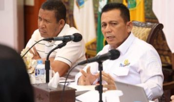 Gubernur Kepri Ansar Ahmad saat makan rapat kordinasi penanganan inflasi di Kepri.