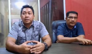 Kasat Reskrim Polresta Tanjungpinang, AKP Ronny Burungudju dan Kaurmintu Aiptu Edison saat memberi keterangan Pers pada wartaan di Tanjungpinng, Selasa (27/9/2022)