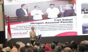 Menteri PANRB Abdullah Azwar Anas saat memberikan arahan pada Rapat Koordinasi Persiapan Pengadaan ASN Tahun 2022 di Jakarta, Selasa (13-09-2022).