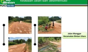 Foto: Sejumlah kondisi jalan di Bintan yang akan menjadi lintasan Tour de Bintan masih belum memadai dan perlu perbaikan, atas hal itu penyelegggara meminta pemerintah dapat memastikan kondisi jalan di Bintan itu (Foto: fok-evaluasi jalan di Bintan)