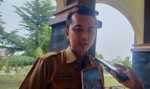 Plt Kepala dinas Perumahan dan pemukiman (Perkim) Bintan, Bayu Wicaksono meminta doa atas pemeriksaanya di dugaan Korupsi pembangunan Jembatan Tanah Merah Desa Penaga Kecamatan Teluk Bintan