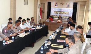 Rapat koordinasi (Rakor) persiapan pelaksanaan TdB di Aula Polres Bintan, Jumat (16/9/2022). Polres Bintan kerahkan Jihandak dan 160 Personel amankan Tdb 2022 (Foto: Hasura)