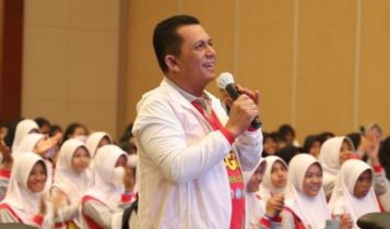 Gerakan Nasional Aksi Bergizi Gubernur Ansar Ajak Remaja Putri Hidup Sehat Gerakan Nasional Aksi Bergizi Gubernur Ansar Ajak Remaja Putri Hidup Sehat (Foto: Humas-Kepri)