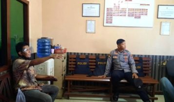Terduga ODGJ Diamankan Polisi Karena Serang Sekuriti Pelabuhan SBP Terduga ODGJ Ahmad Boy (37) diamankan Polisi ke Kapolsek KKP SBP Tanjungpinang. (Foto: Roland)