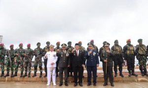 Upacara Peringatan HUT-TNI di Tanjungpinang provinsi Kepri di gelar di Tugu Gong-Gong Tepi Laut Tanjungpinang yang dihadiri tiga Matra TNI serta Gubernur Kepri, Polri dan Instansi Lainnya Rabu (5/10/2022). Pada HUT TNI 2022, Panglima TNI Jenderal Andika Perkasa mengatakan Tingkat kepercayaan masyarakat ke TNI sangat tinggi, dan atas hal itu Panglima meminta Prajurit TNI menjaga Kepercayaan Masyarakat tersebut. (Foto: Humas-Kepri).