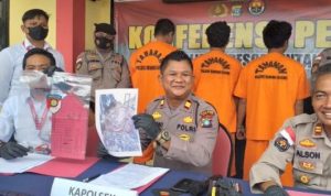 Tiga terduga pelaku pencurian besi bekas S (23) dan rekannya NA (50) serta MA (28) ditetapkan polisi sebagai tersangka.
