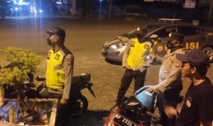 Anggota Polsek Bintan Utara saat melaksanakan Kegiatan Rutin Yang Ditingkatkan (KRYD) dipimpin Kanit Reskrim Polsek Bintan Utara AKP Purbowo (Foto Humas Polres Bintan)