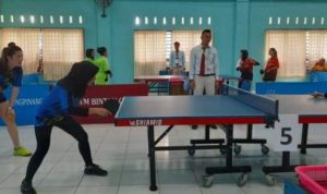 Pasangan ganda putri, Sycilia dan Putri Nurnilamsari menyumbangkan medali emas buat Kabupaten Bintan dari cabang olahraga (cabor) tenis meja (Foto: Hasura)