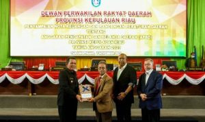 Gubernur Ansar Sampaikan Nota Keuangan dan Ranperda APBD 2023 Kepri Rp4,1 T ke DPRD Kepri